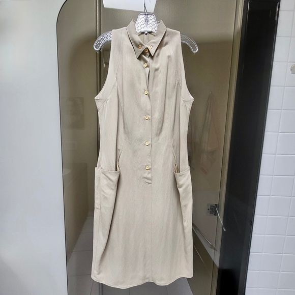 Vintage Byblos Sleeveless Collared and Front Buttoned Tan Summer Dress (12) - Picture 1 of 11